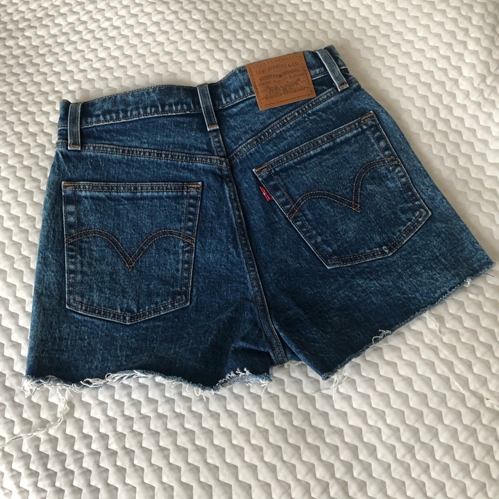 Lulus🖤Levi’s Ribcage Shorts - Picture 12 of 16